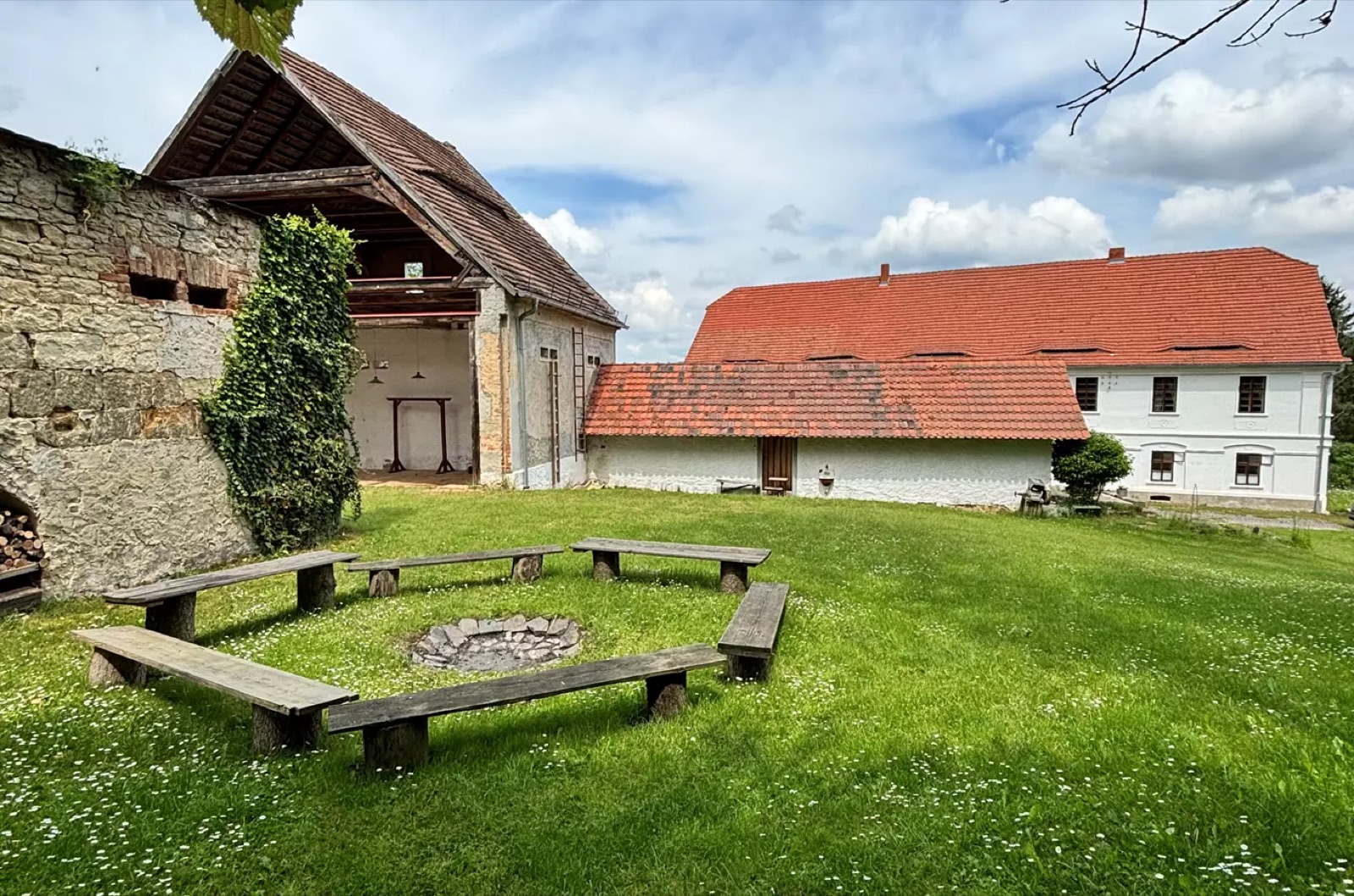 Statek U Horkých wedding venue - photo 2