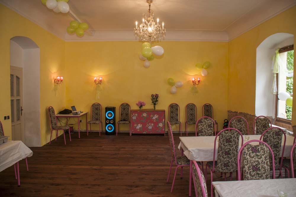 Zámek Třebušín wedding venue - photo 6