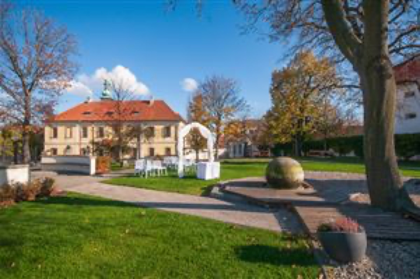 Zámecká zahrada Kladno wedding venue - photo 7