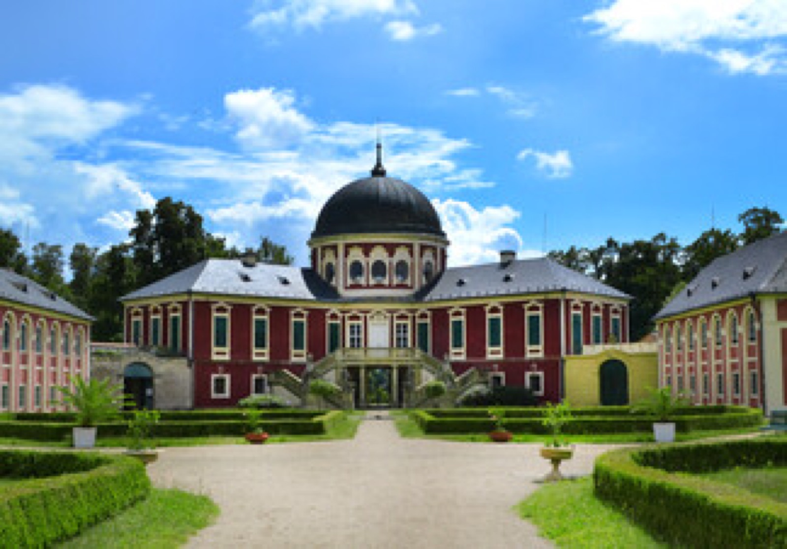 Zámek Veltrusy wedding venue - photo 2