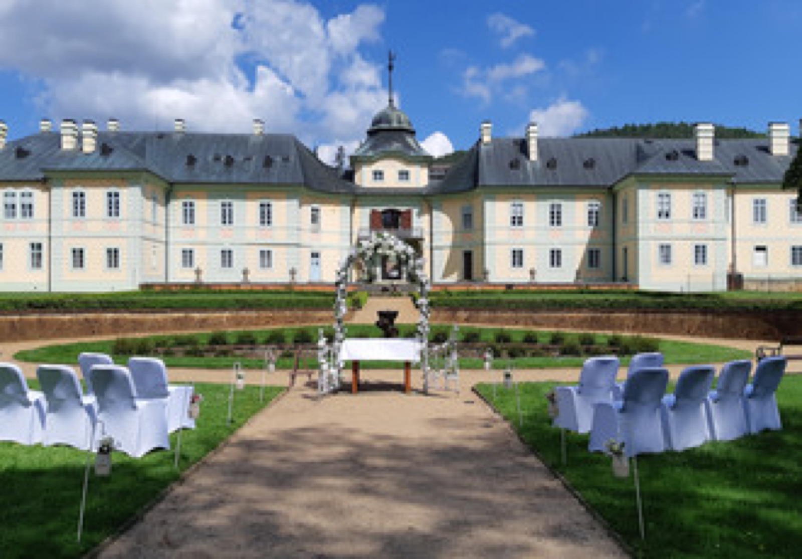 Zámek Manětín wedding venue - photo 2
