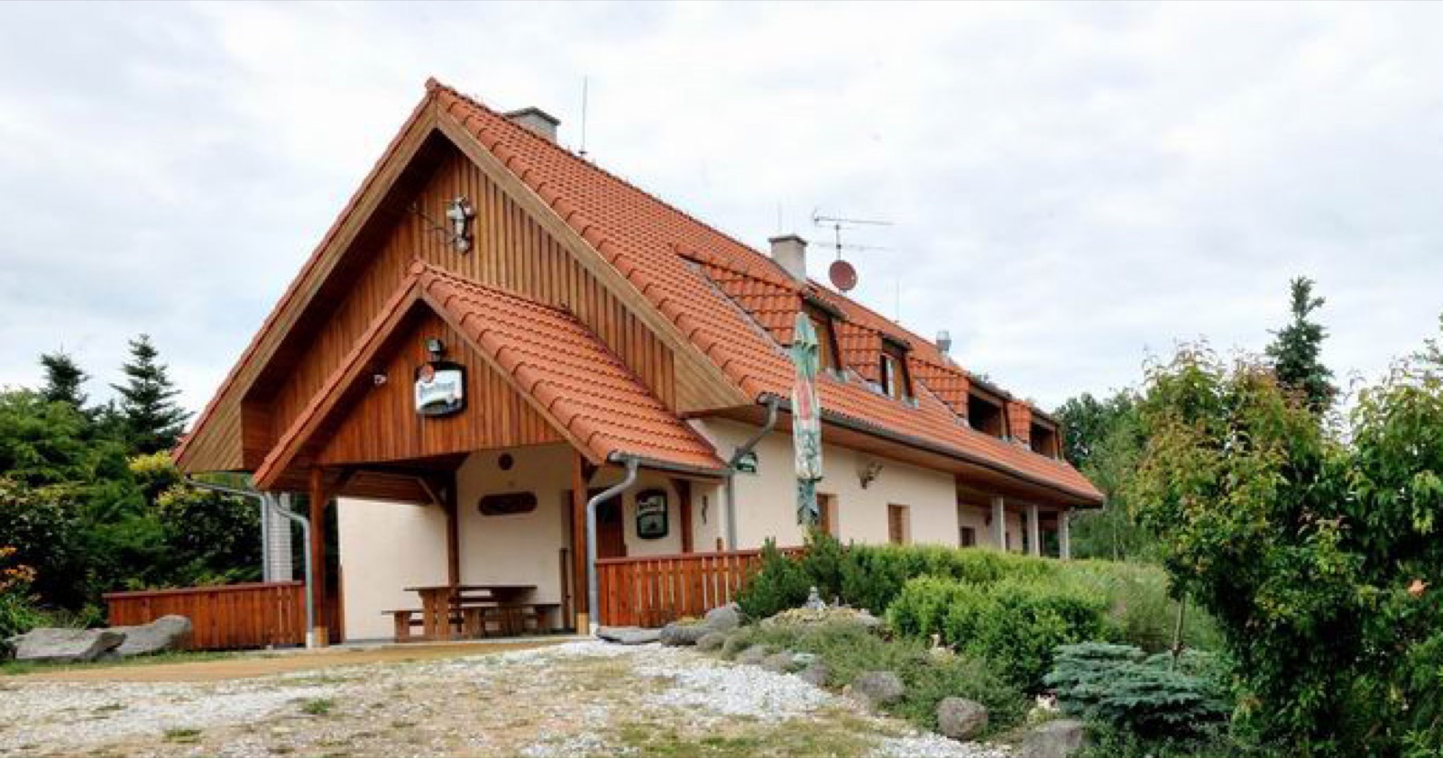 Rybářský ráj Jinín wedding venue - photo 3