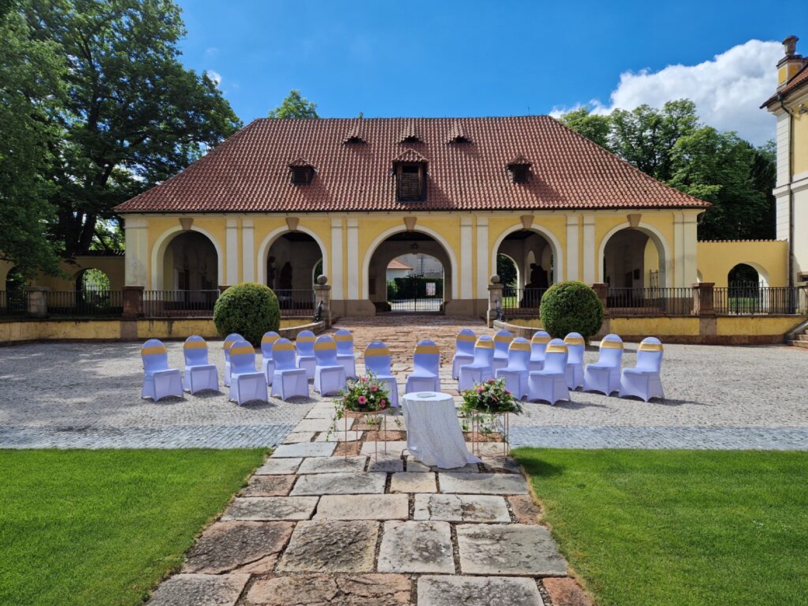 Zámek Zbraslav wedding venue - photo 3