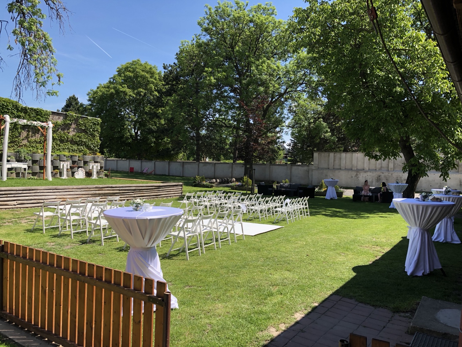 Maximum restaurant Třeboradice wedding venue - photo 3
