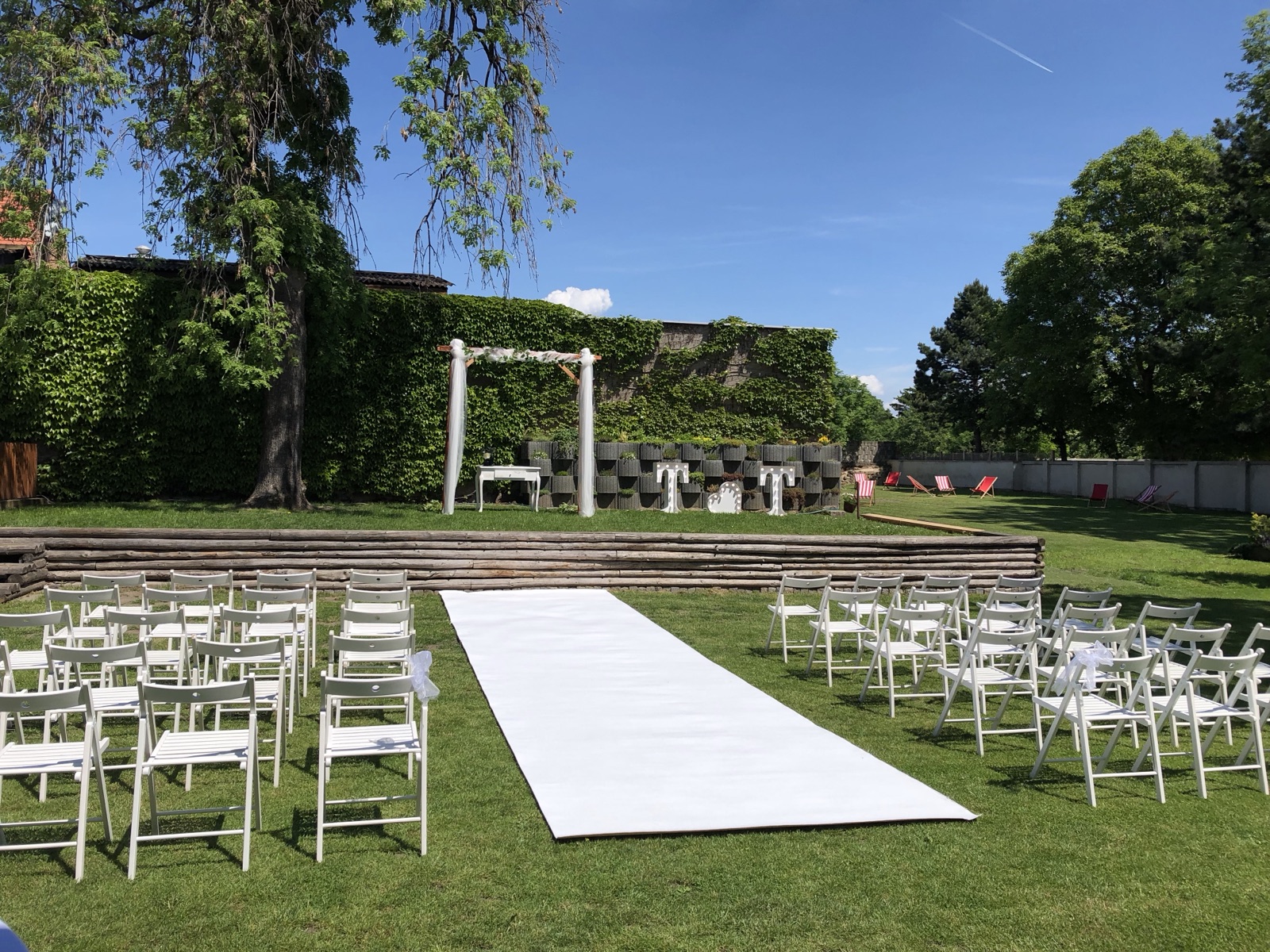 Maximum restaurant Třeboradice wedding venue - photo 4