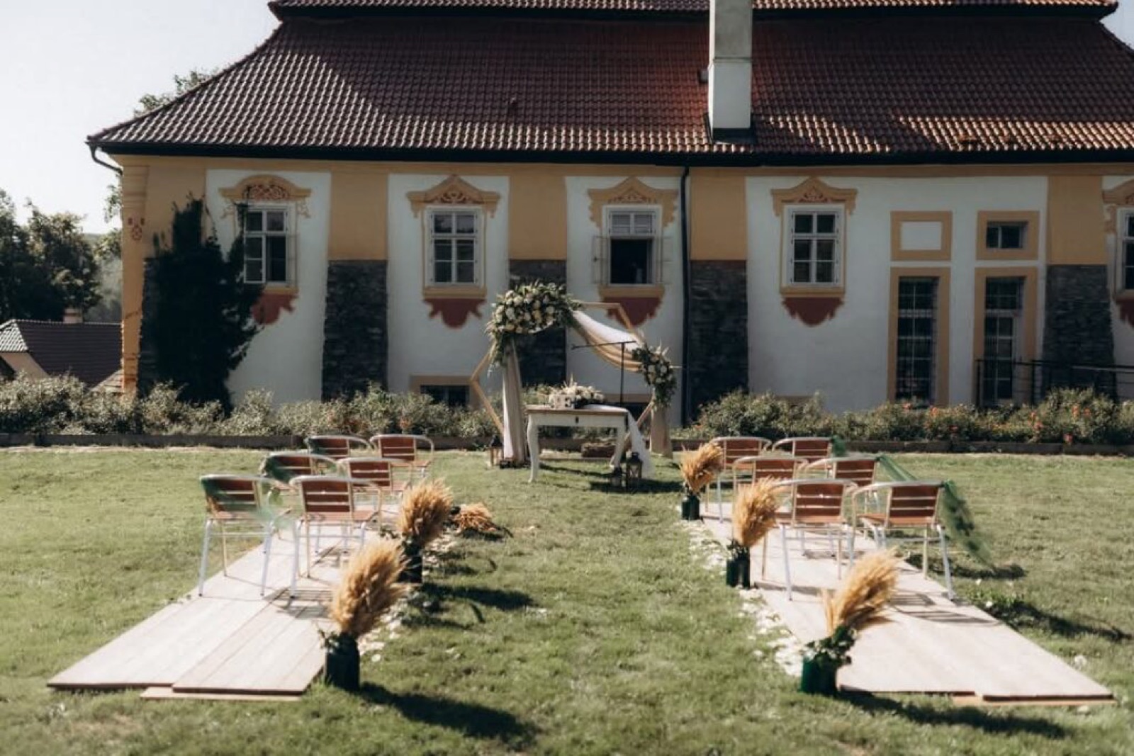 Zámek Ostrov wedding venue - photo 11
