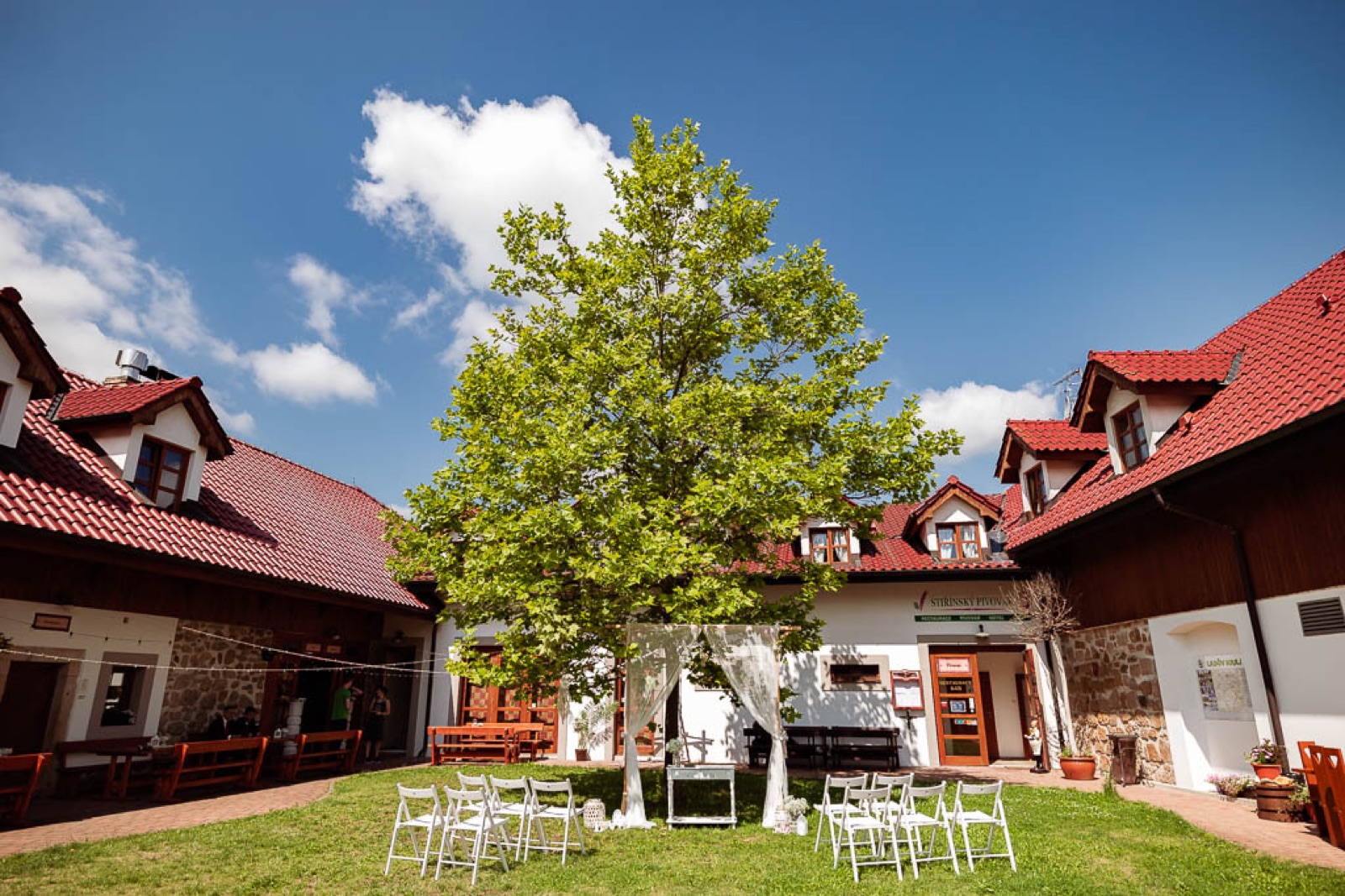 Štiřínská stodola wedding venue - photo 6
