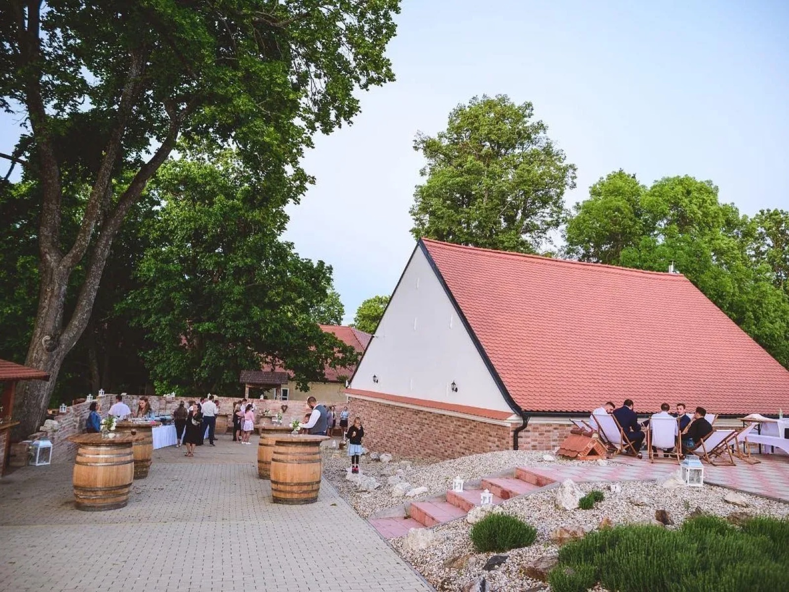 Momentka - svatební stodola a sklípek wedding venue - photo 4