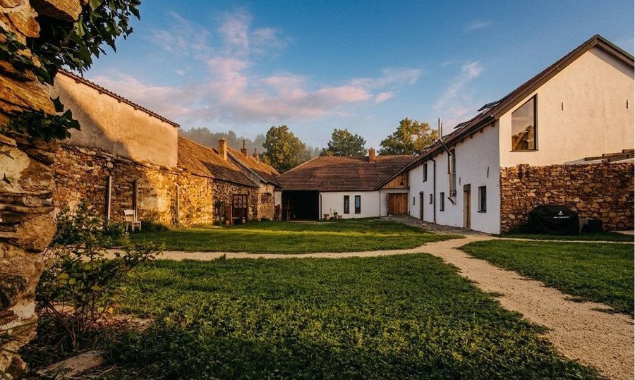 statek Vilémov – wellness ráj s bazénem a vířivkou pro 16 osob