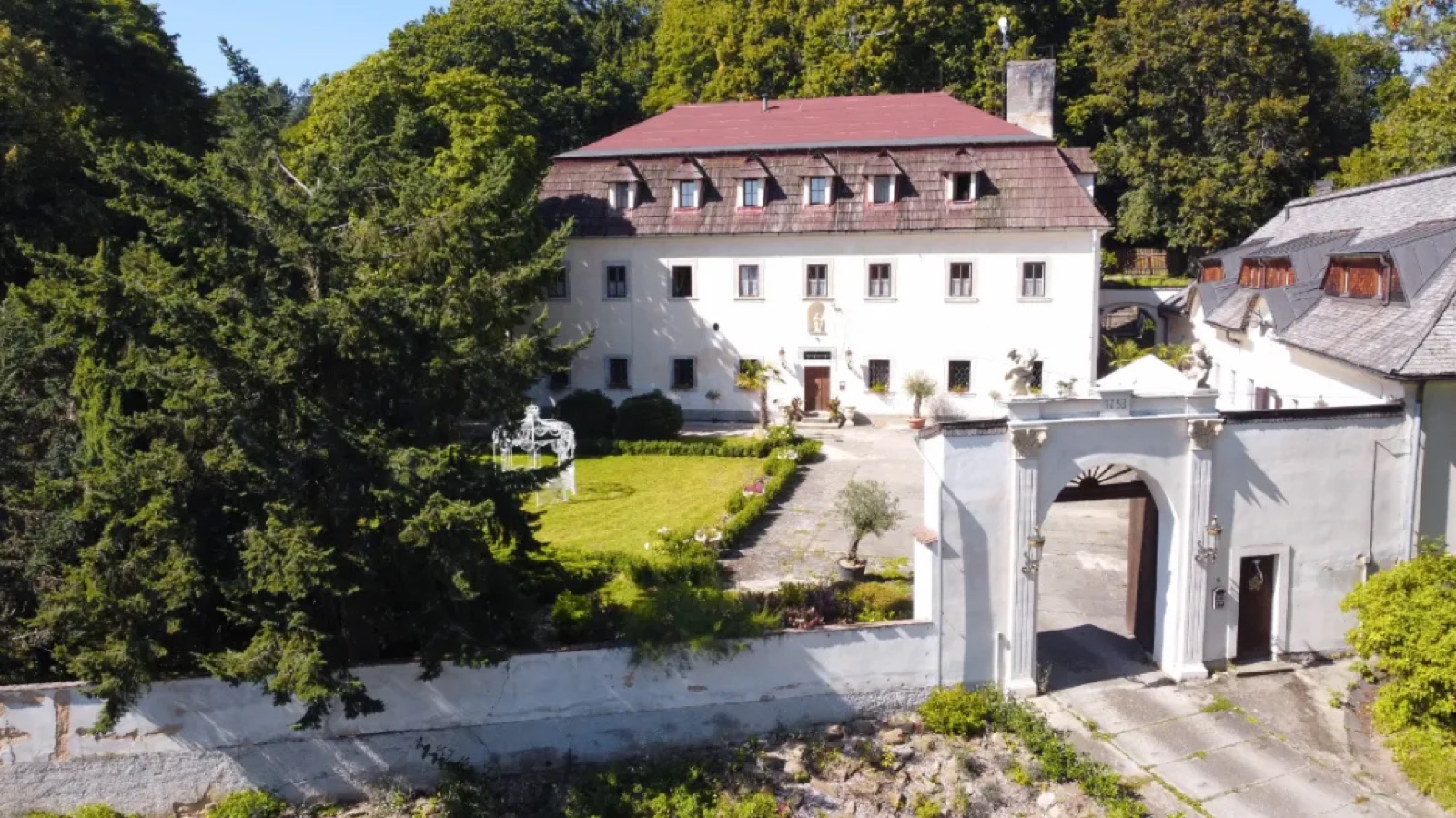 Zámek Vidžín wedding venue - photo 8
