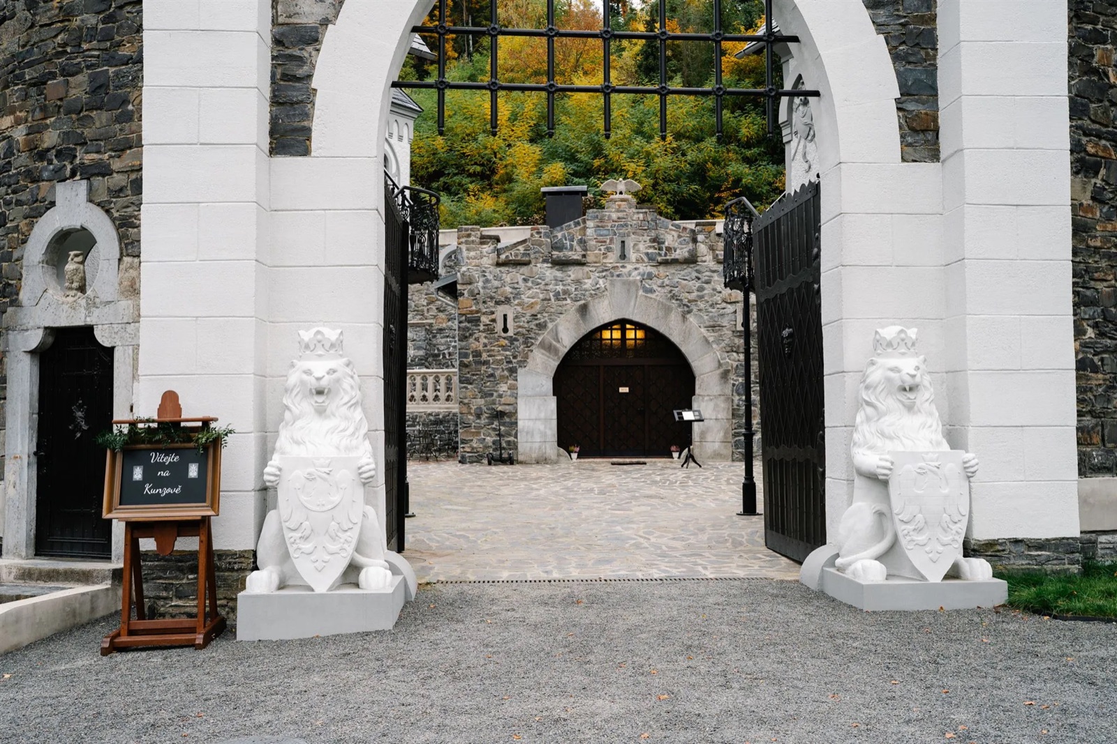 Hrad Kunzov wedding venue - photo 7