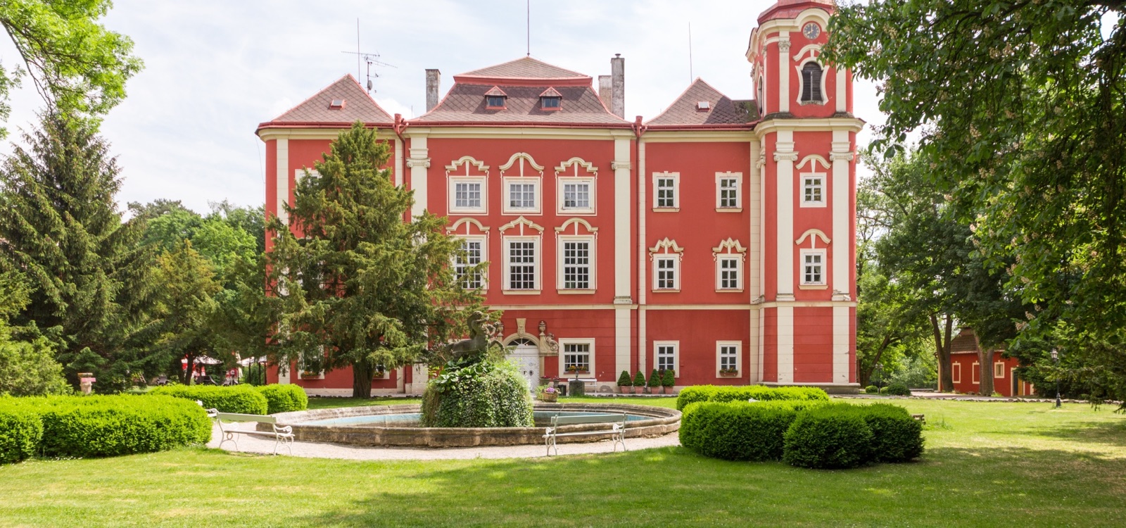 Zámecký resort Dětenice wedding venue - photo 3