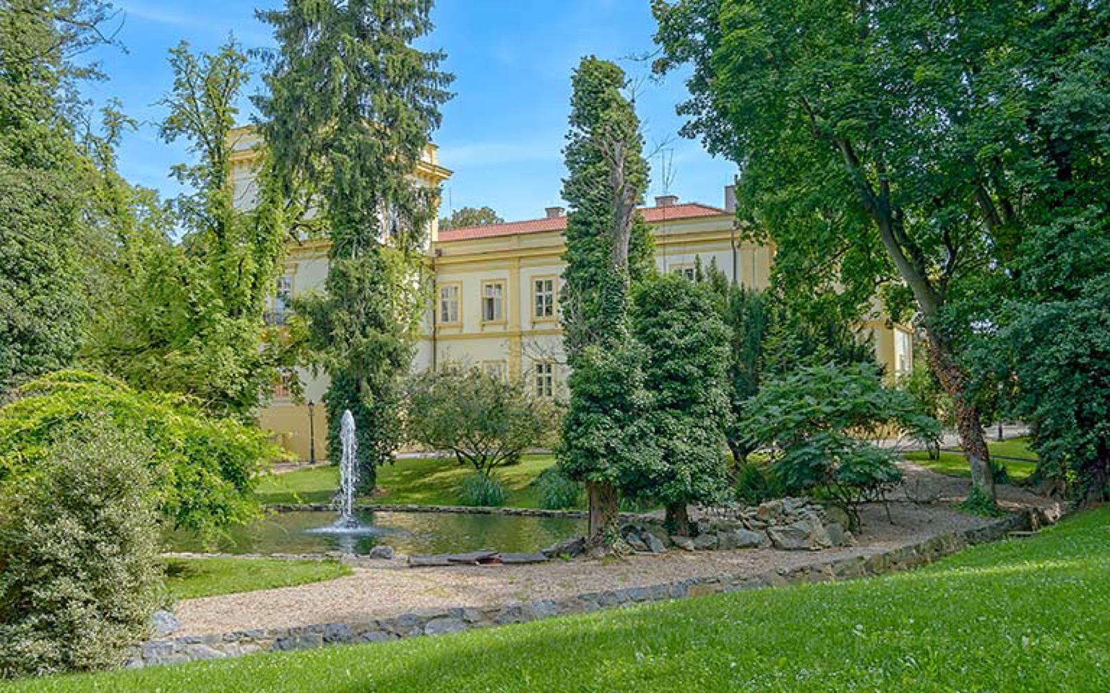 Zámecké prostory v areálu zámku Úmonín wedding venue - photo 6