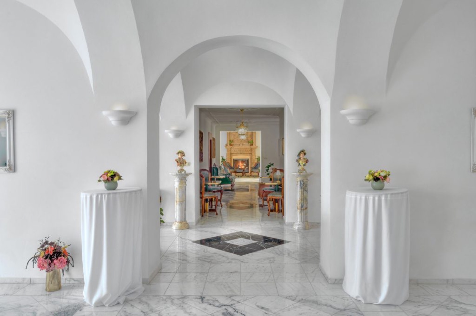 Zámecké prostory v areálu zámku Úmonín wedding venue - photo 7