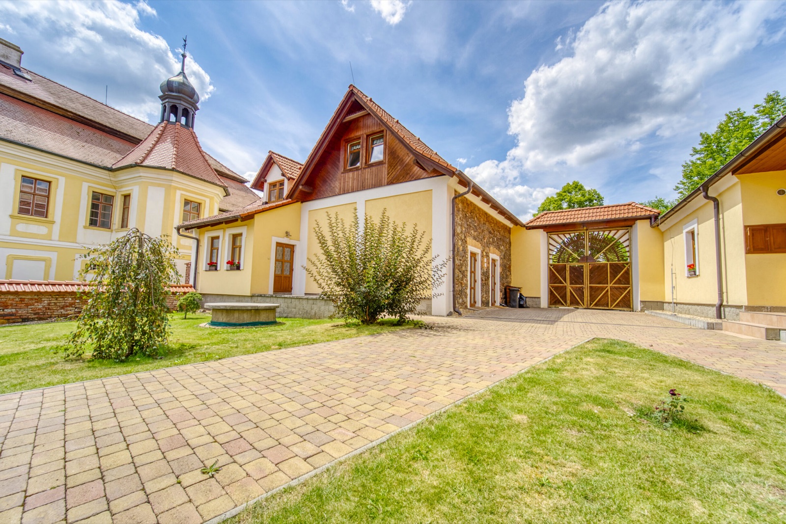 Bušovický dvůr wedding venue - photo 3