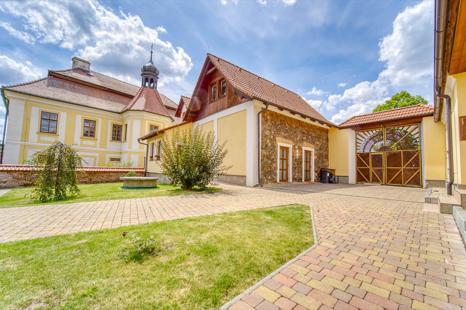 Bušovický dvůr wedding venue - photo 4