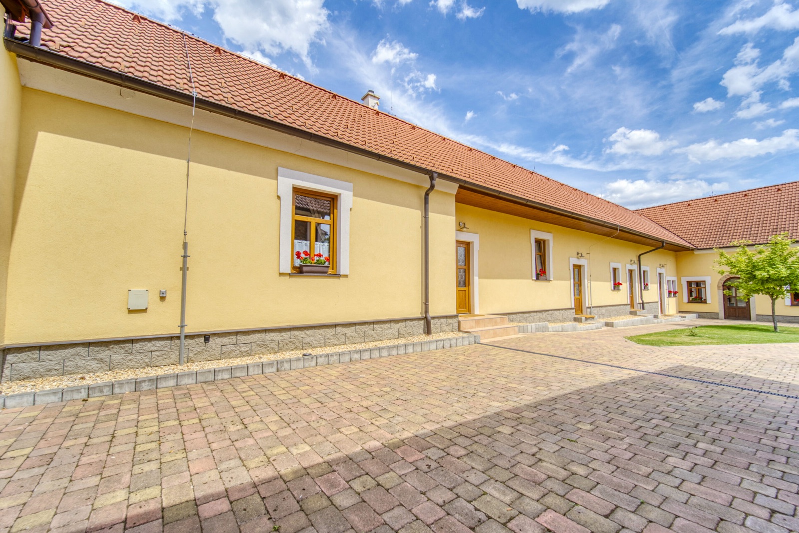 Bušovický dvůr wedding venue - photo 5