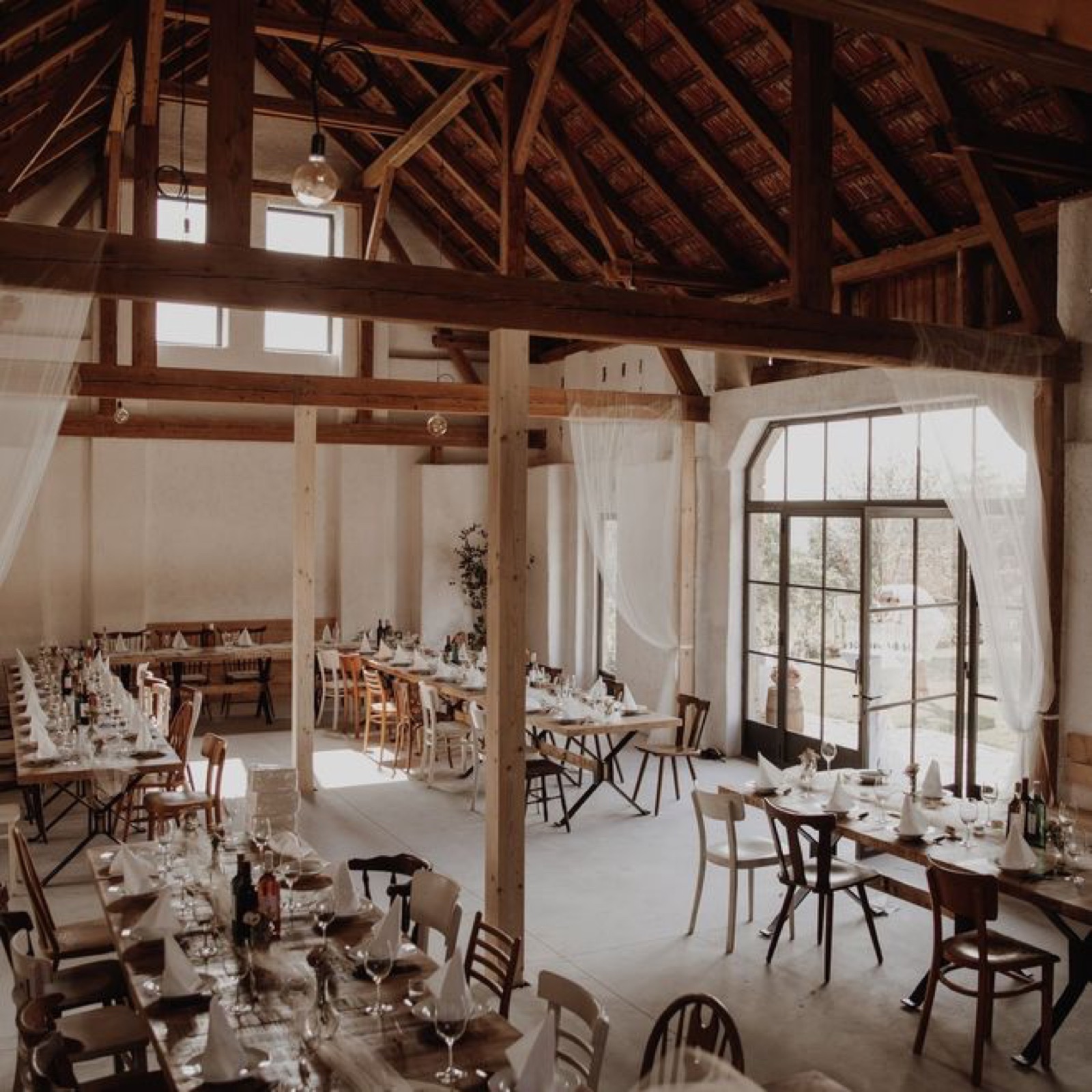 Hudlická stodola wedding venue - photo 10