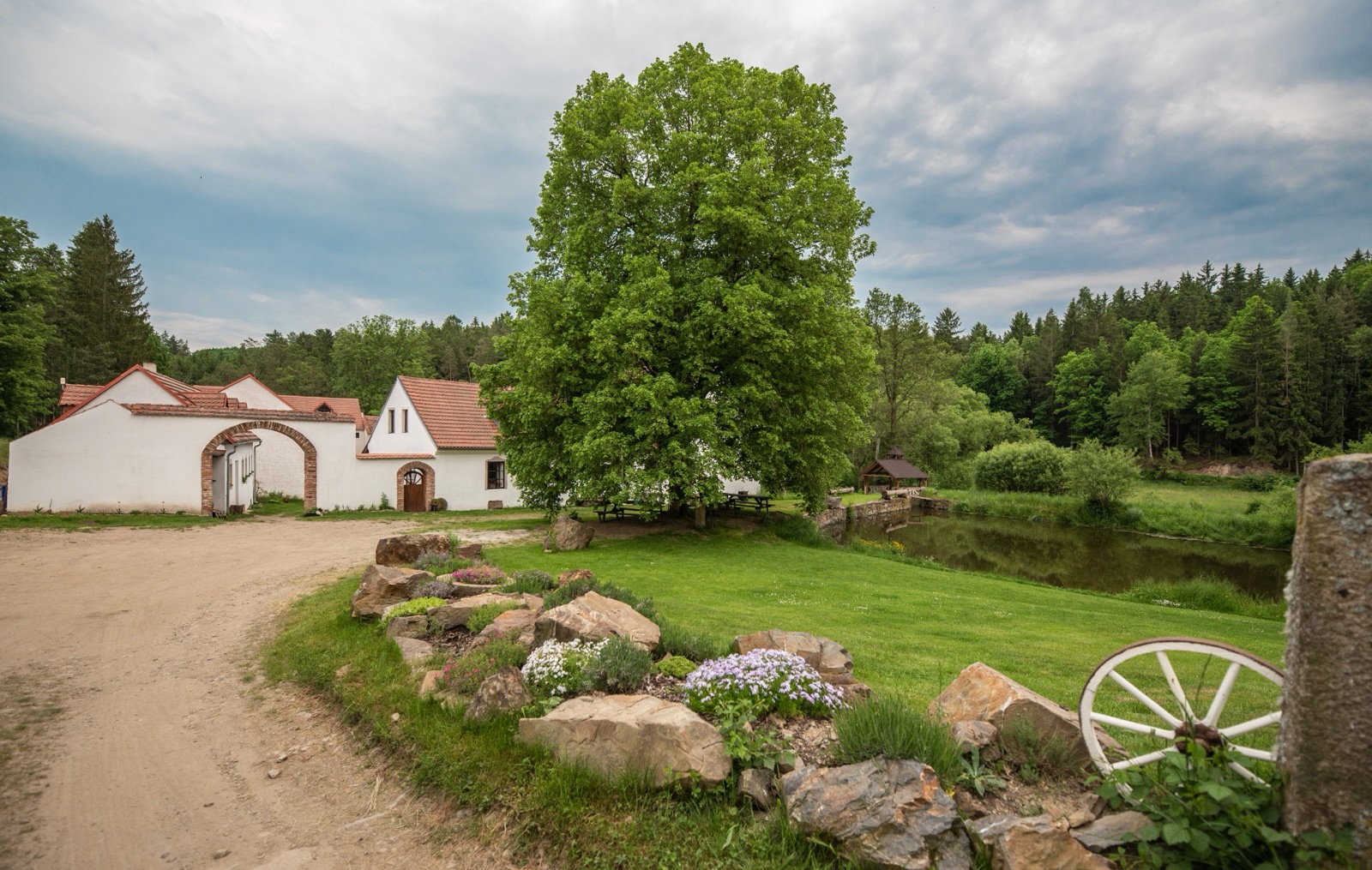Uhrovic mlýn wedding venue - photo 2