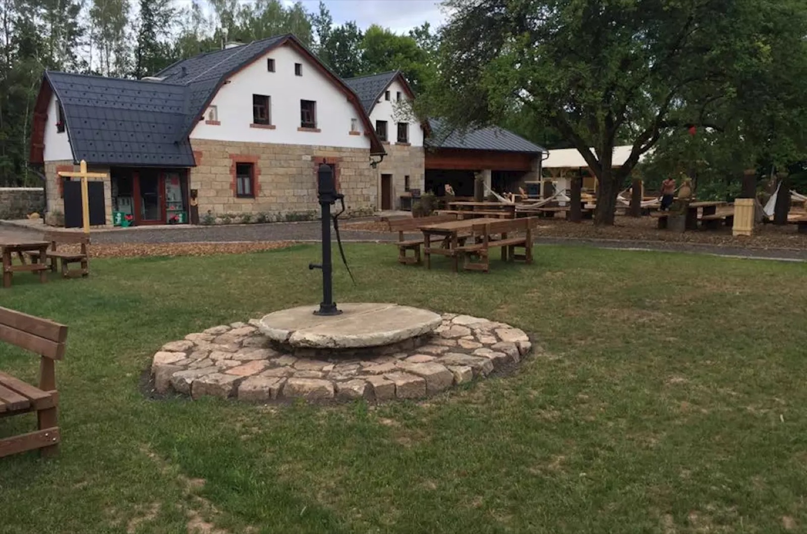 Štěrbova vila na Přehradě Les Království wedding venue - photo 2