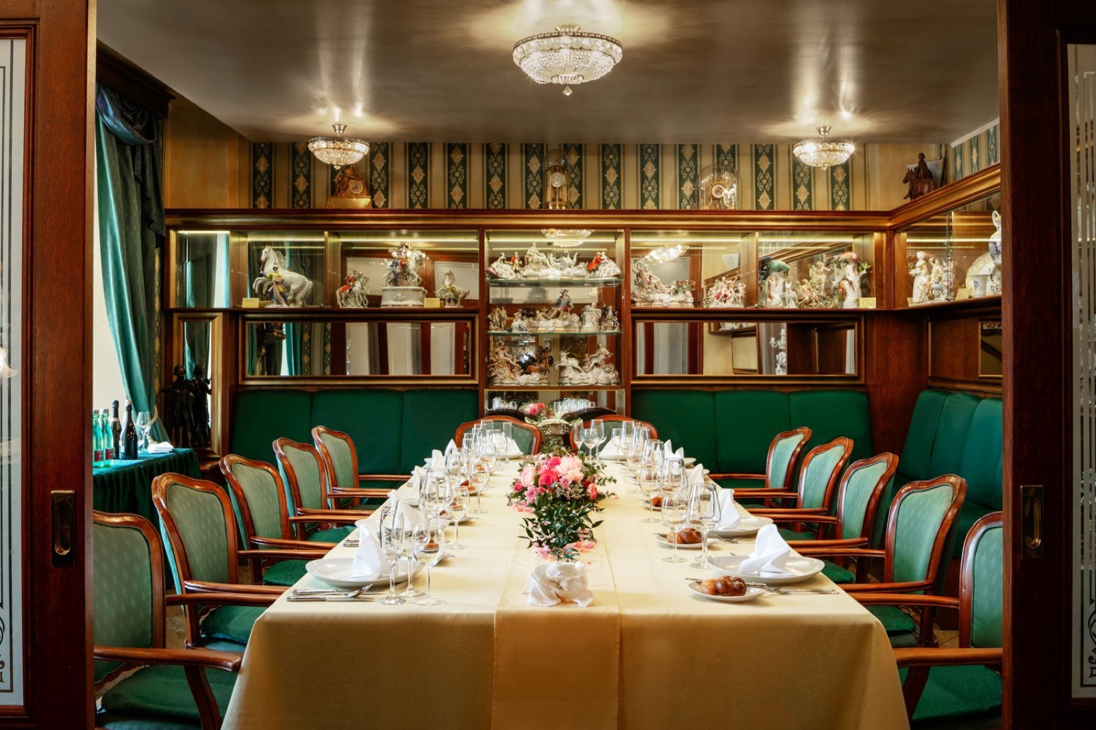 Cafe Mozart wedding venue - photo 6