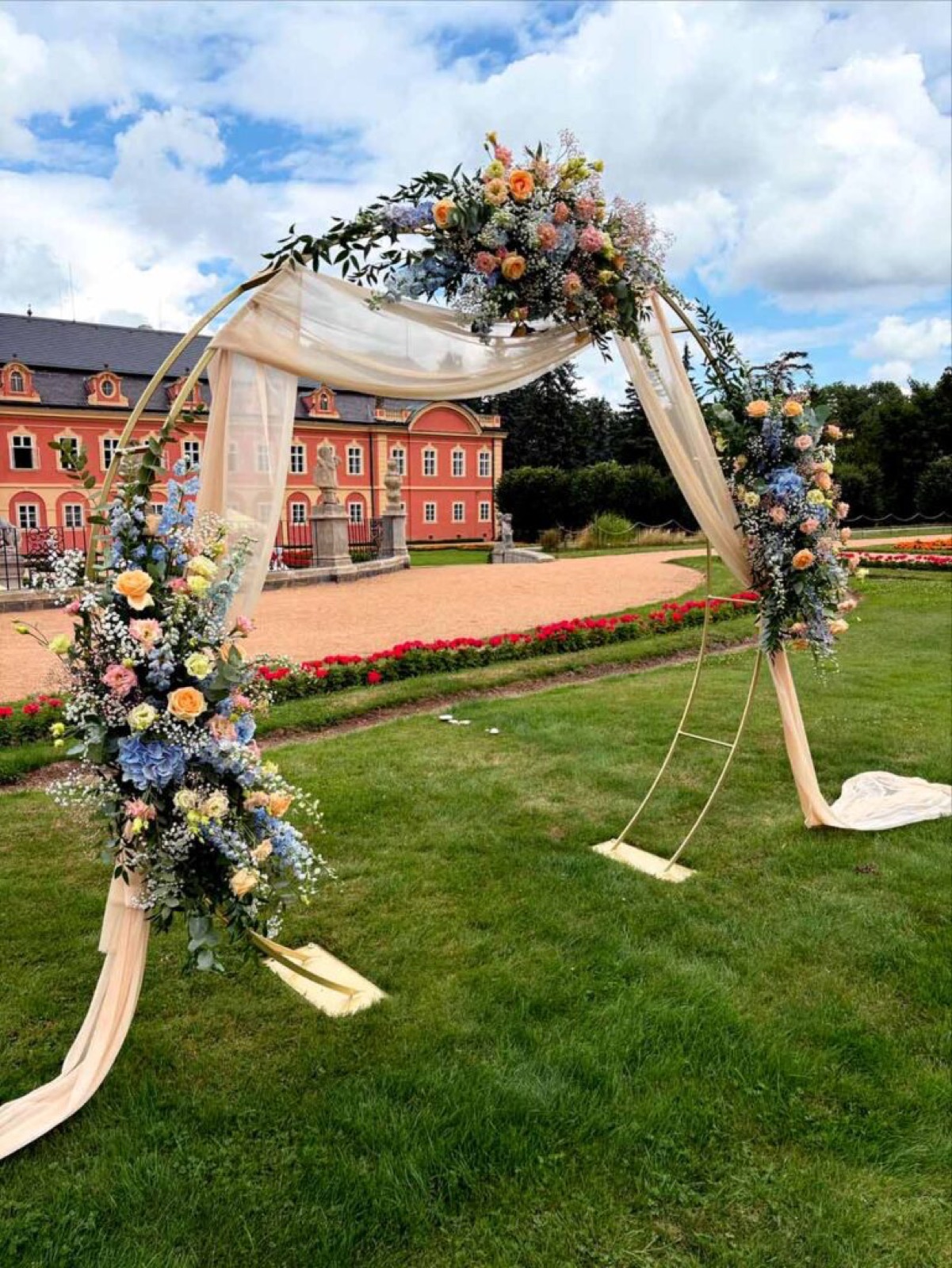 Zámek Dobříš wedding venue - photo 4