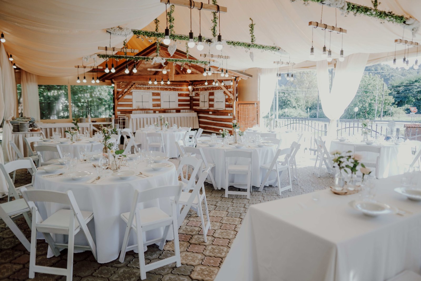 Hlubočepský Zámeček – Folklore Garden wedding venue - photo 3