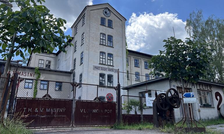 Bývalá Továrna Mastných v Lomnici nad Popelkou