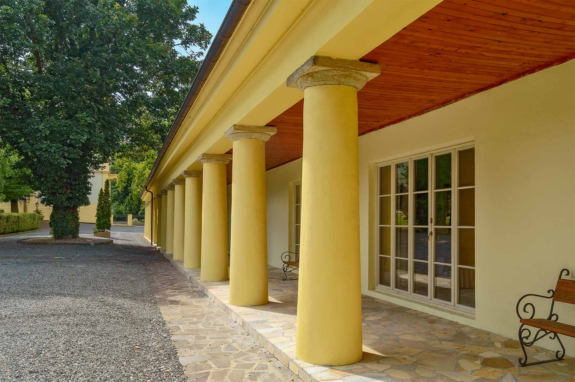 Zámecké prostory v areálu zámku Úmonín wedding venue - photo 12